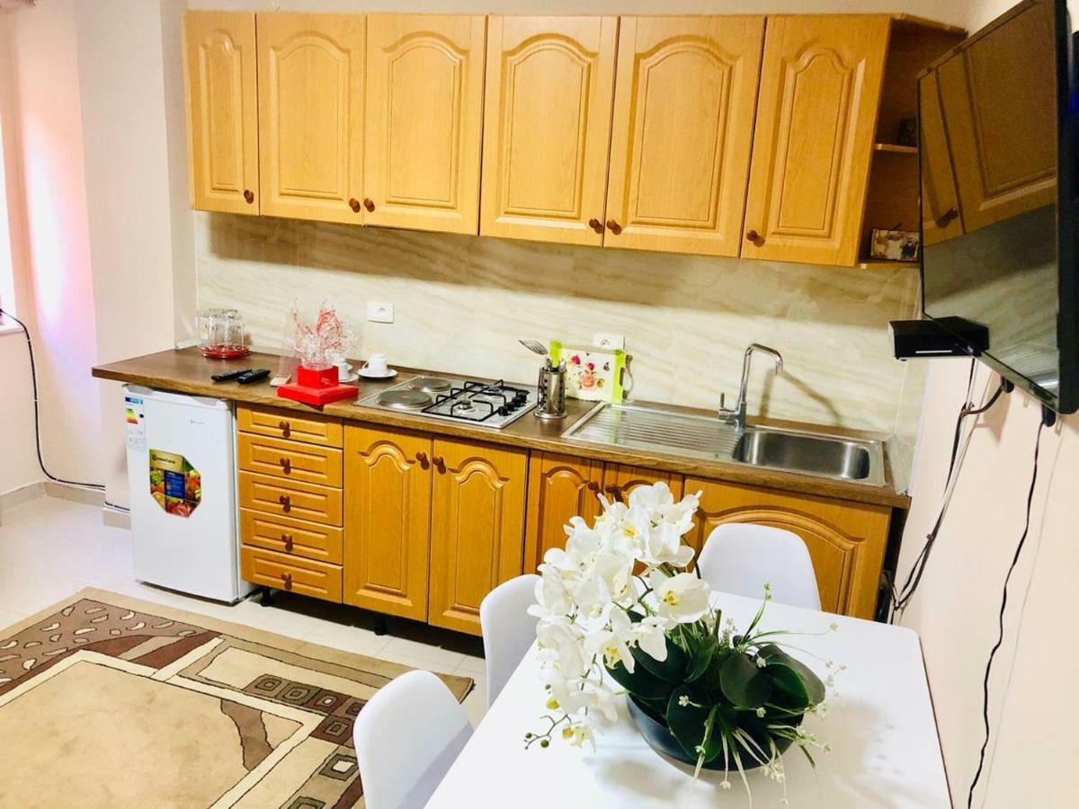 Apartment Central - Spacious 2 Bedroom *